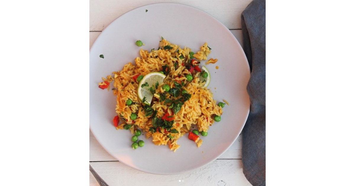 Vegan Paella with red pepper, peas, lime by Soupologie