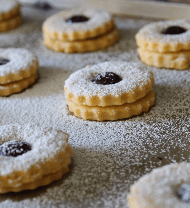 Jammy Dodgers sprinkling with icing sugar